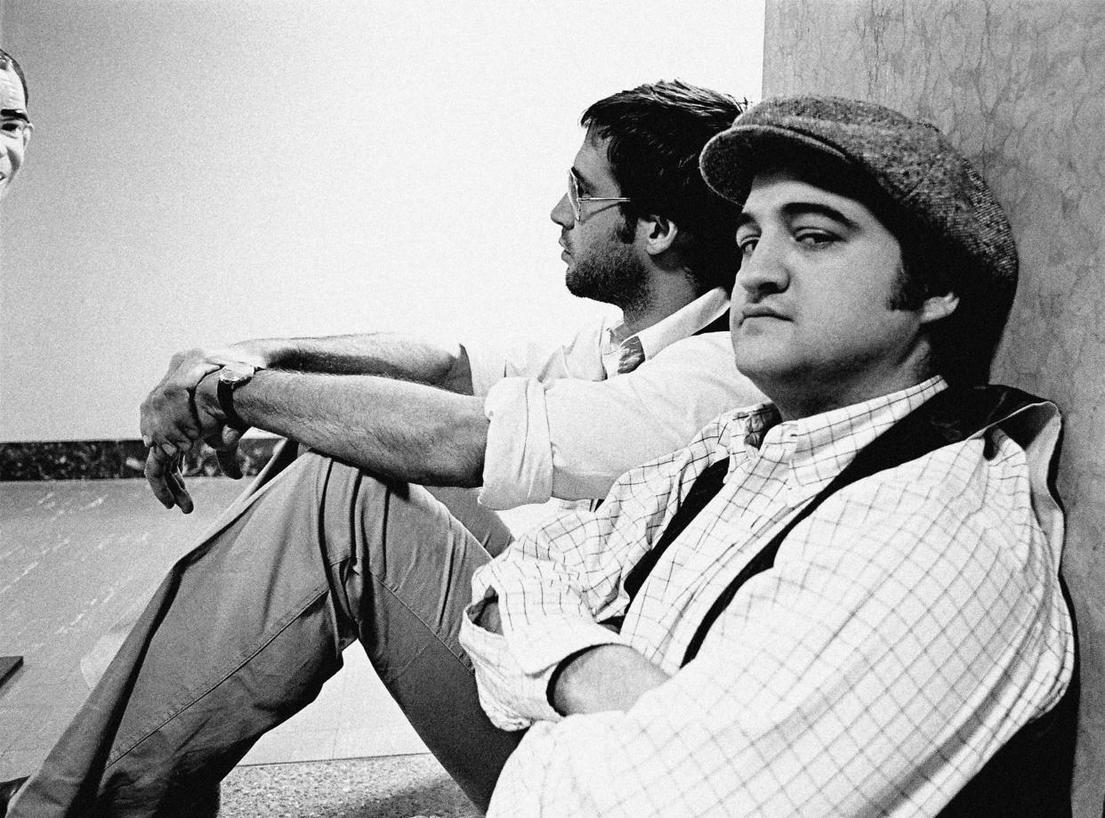 NEW YORK - 1976:  Actors Chevy Chase and John Belushi take a break in the NBC Studios in 1976 in New York.  (Photo by Michael Tighe/Donaldson Collection/Getty Images)