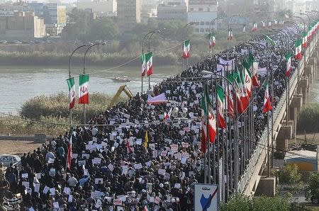 People take part in pro-government rallies, Iran, January 3, 2018. Tasnim News Agency/Handout via REUTERS