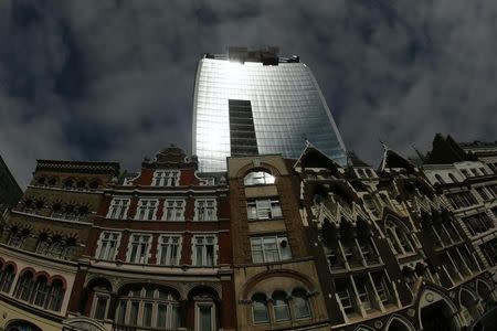 Sunlight is reflected from the Walkie Talkie tower in central London September 3, 2013. REUTERS/Stefan Wermuth