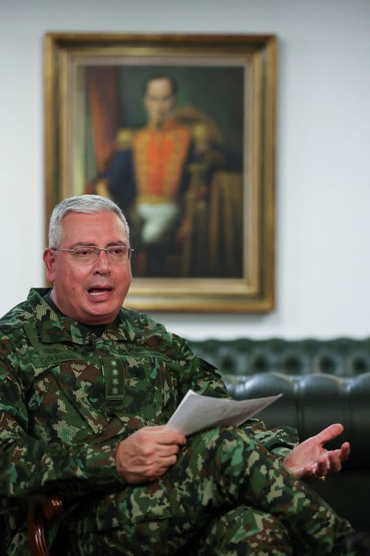 El comandante de las Fuerzas Militares de Colombia, general Helder Fernán Giraldo, habla en una entrevista con Reuters en Bogotá