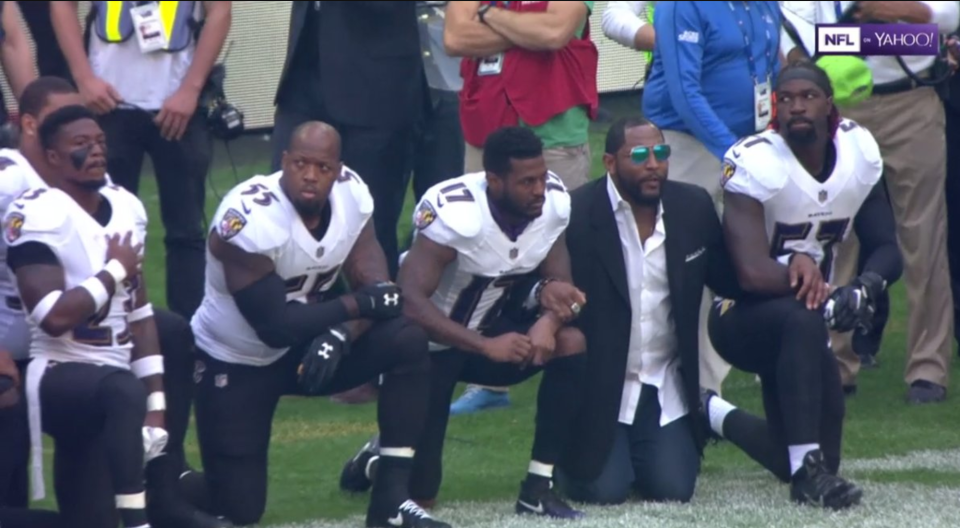 Ray Lewis joins Ravens in kneeling. (Screenshot via Yahoo)