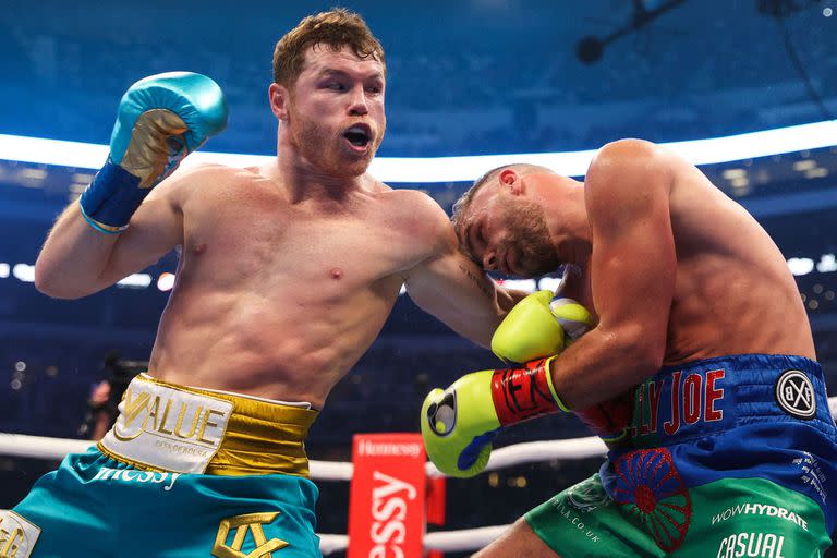 Saul "Canelo" Álvarez venció a Billy Joe Saunders por demolición.