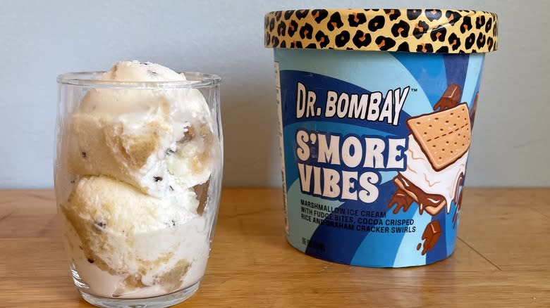Scoops of S'More Vibes ice cream and pint