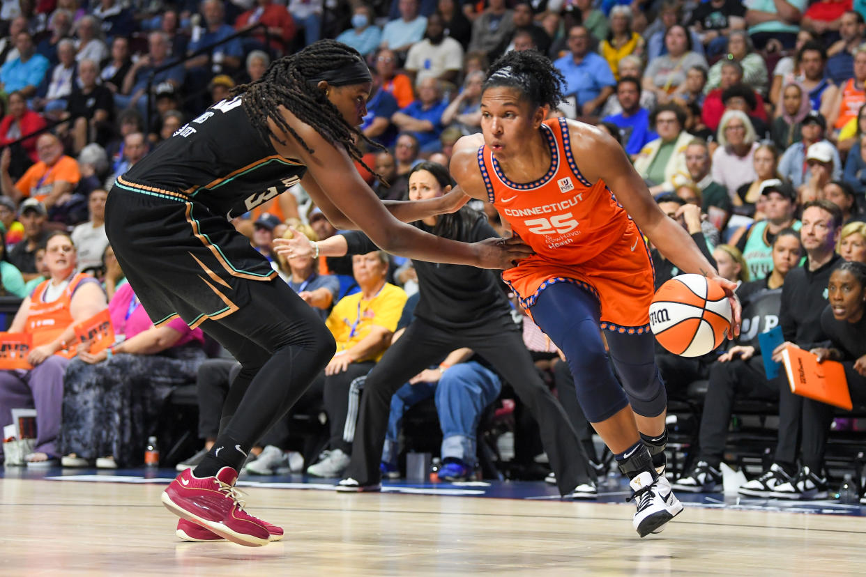 Connecticut Sun forward Alyssa Thomas drives to the basket while defended by New York Liberty forward Jonquel Jones on Aug. 24, 2023, at Mohegan Sun Arena in Uncasville, Connecticut. (Photo by Erica Denhoff/Icon Sportswire via Getty Images)