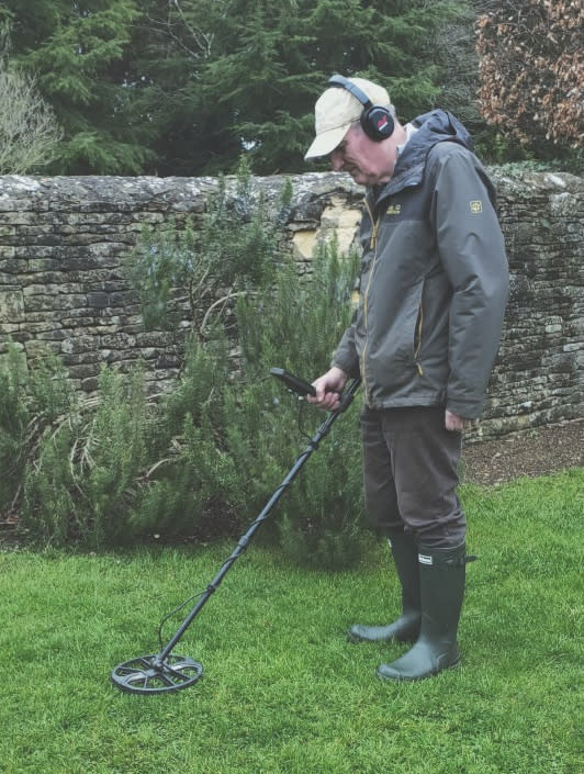 Steve Simmons with his metal detector. (SWNS)