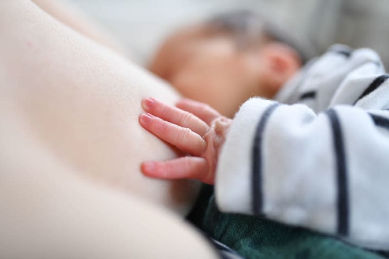 Sometimes babies simply refuse to nurse, no matter how hard you try. This phenomenon, also known as a breastfeeding or nursing strike, has many possible causes. Uwe Anspach/dpa