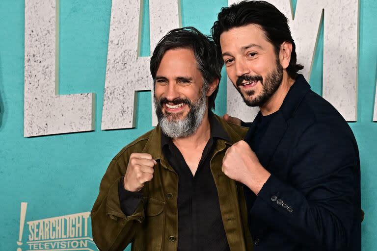 Hulu estrenó su primera serie en español, La Máquina, en un popular gimnasio de Hollywood. Hasta allí se acercaron Gael Garcia Bernal y Diego Luna. Los actores mexicanos, quienes lograron ingresar al selecto mundo de Hollywood, se volvieron a encontrar en esta nueva producción y no ocultaron su felicidad. Esta producción se verá en la Argentina por Disney+, desde este miércoles