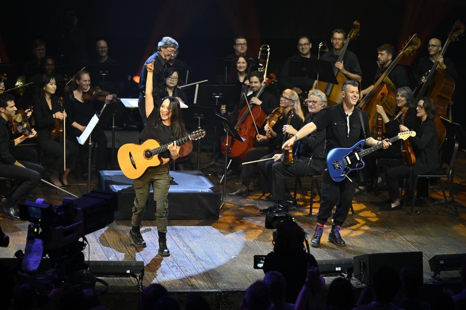 Rodrigo Y Gabriela are joined by members of the Austin Symphony Orchestra conducted by Peter Bay. The symphony has likely never sounded as hardcore as it did playing the guitar duo's heavy metal-influenced songs.