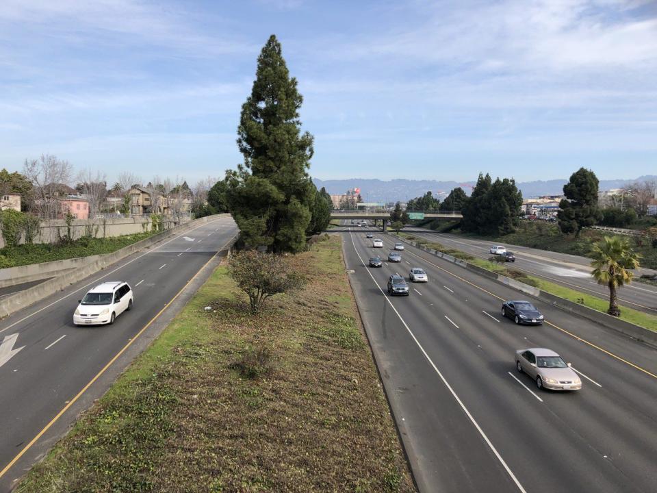 在屋崙和東灣的州高速公路上，將安裝480個新的高科技攝影機，藉此加強打擊犯罪，增進公共安全。（記者劉先進／攝影）