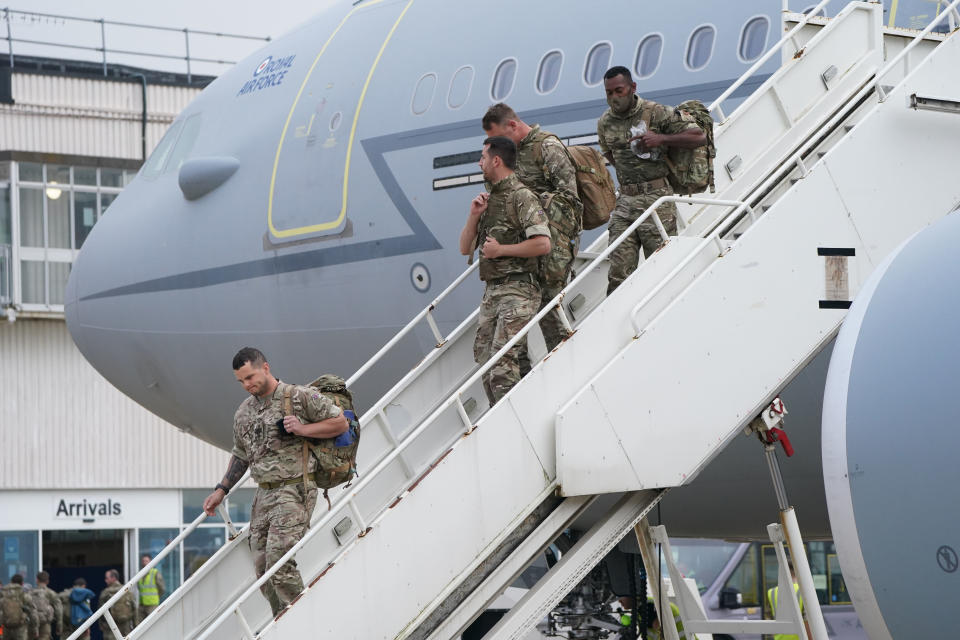 BRIZE NORTON, ENGLAND - AUGUST 29: Members of the British armed forces 16 Air Assault Brigade arrive from a flight from Afghanistan at RAF Brize Norton on August 29, 2021 in Brize Norton, England. The the final UK troops and diplomatic staff were airlifted from Kabul today drawing to a close Britain's 20-year engagement in Afghanistan and a two-week operation to rescue UK nationals and Afghan allies. (Photo by Jonathan Brady-WPA Pool/Getty Images)