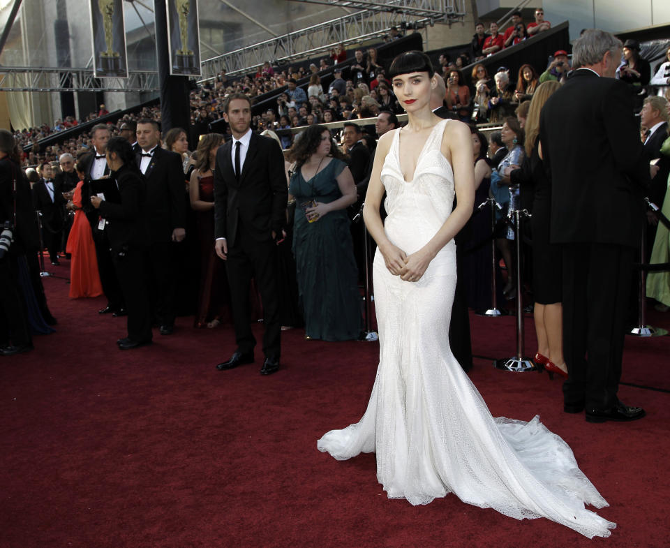 Rooney Mara arrives before the 84th Academy Awards on Sunday, Feb. 26, 2012, in the Hollywood section of Los Angeles. (AP Photo/Matt Sayles)