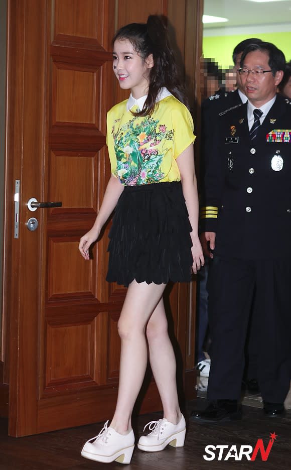 [Photo] IU in a bright yello blouse