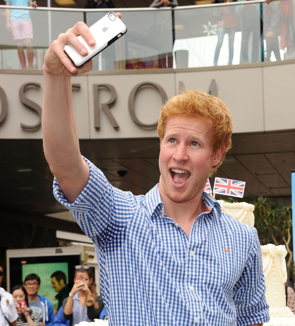 105 Ridiculous Photos of Celebrities Taking Selfies