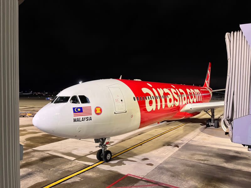 ▲廉價航空AirAsia旗下長程運輸「AirAsia X」睽違3年終於重啟台北-吉隆坡航班，台灣旅客終於可以不受限制的去馬來西亞大啖美食了。同時，AirAsia為歡慶21周年慶，即日起到12/4推出吉隆坡單程未稅2630元優惠。（圖／AirAsia提供）