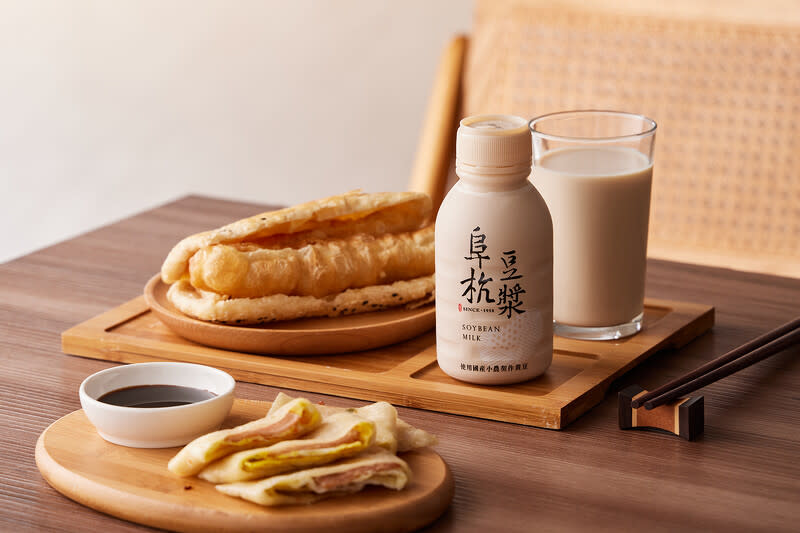 SUNFRIEND MOUTH 與阜杭豆漿攜手推出菜單招牌必點的「阜杭原味豆漿」