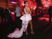 Sarah Hyland shows off the back of her gown because with a train like that, how could you <em>not</em>?! 