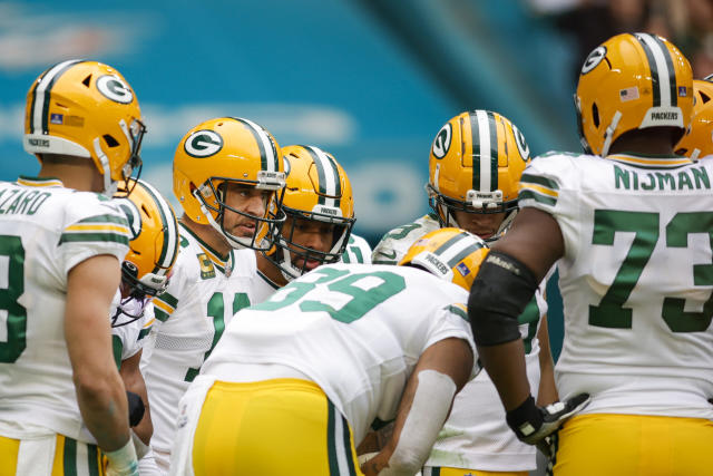 Aaron Rodgers finds Marcedes Lewis with deep ball as Packers knot Dolphins