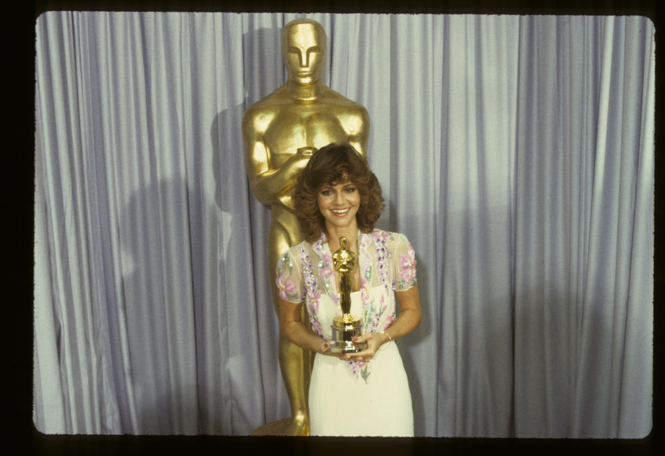 THE 52ND ANNUAL ACADEMY AWARDS - Backstage Coverage - Airdate: April 14, 1980. (Photo by ABC Photo Archives/Disney General Entertainment Content via Getty Images)
SALLY FIELD WITH BEST ACTRESS OSCAR