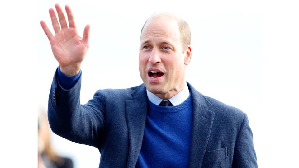  Prince William meets members of the public during a walkabout on October 6, 2022 in Carrickfergus, Northern Ireland