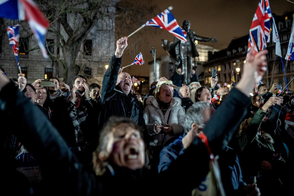 La gente celebra mientras se acerca el momento en que el Reino Unido deje de manera oficial la Unión Europea, el 31 de enero de 2020. (Andrew Testa/The New York Times)