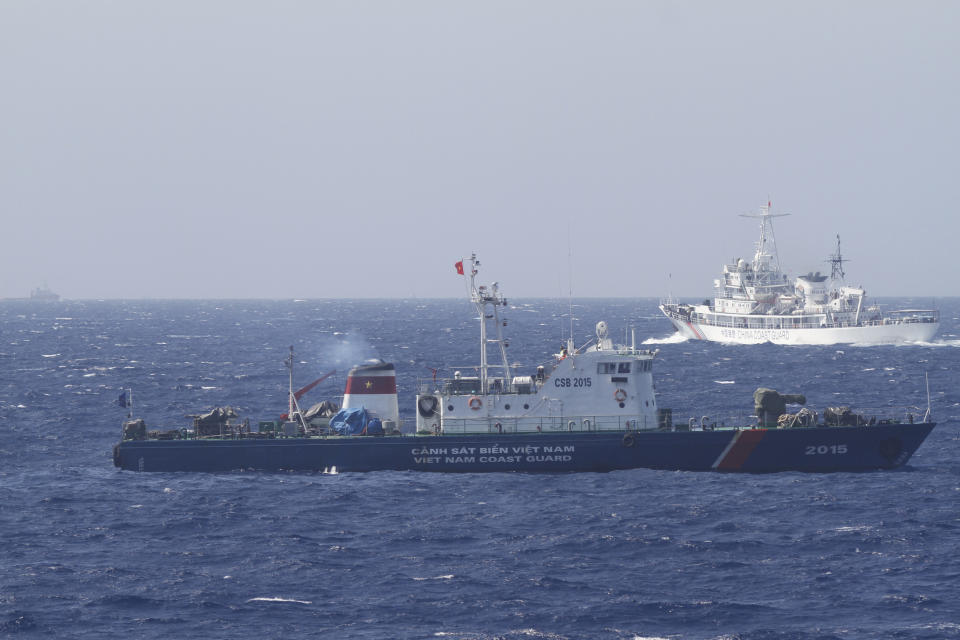 A ship (top) of Chinese Coast Guard is seen near a ship of Vietnam Marine Guard in the South China Sea, about 210 km (130 miles) off shore of Vietnam May 14, 2014. Vietnamese ships were followed by Chinese vessels as they neared China's oil rig in disputed waters in the South China Sea on Wednesday, Vietnam's Coast Guard said. Vietnam has condemned as illegal the operation of a Chinese deepwater drilling rig in what Vietnam says is its territorial water in the South China Sea and has told China's state-run oil company to remove it. China has said the rig was operating completely within its waters. REUTERS/Nguyen Minh (POLITICS MARITIME ENERGY)