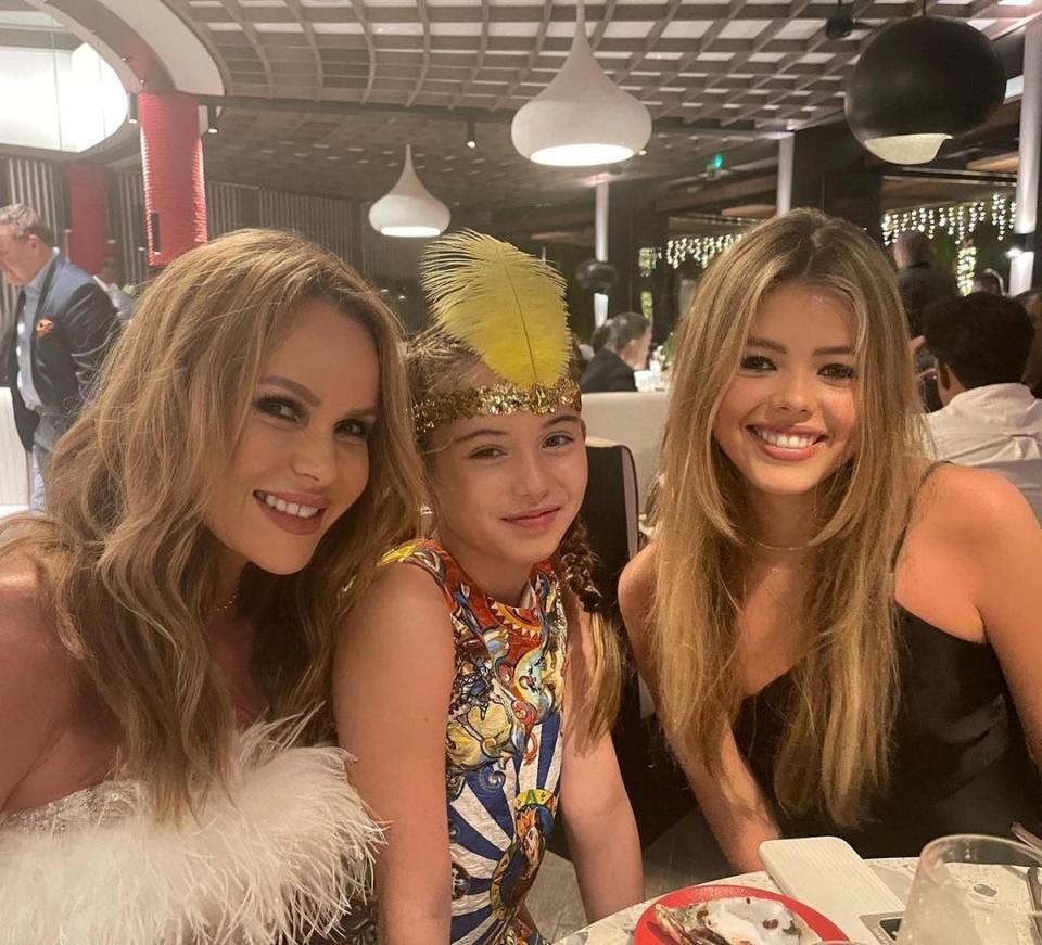 Amanda Holden pictured with her two daughters (Instagram @noholdenback)