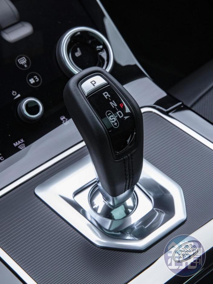 採用SportShift Gear Selector 9前速 ZF 手自排變速系統。