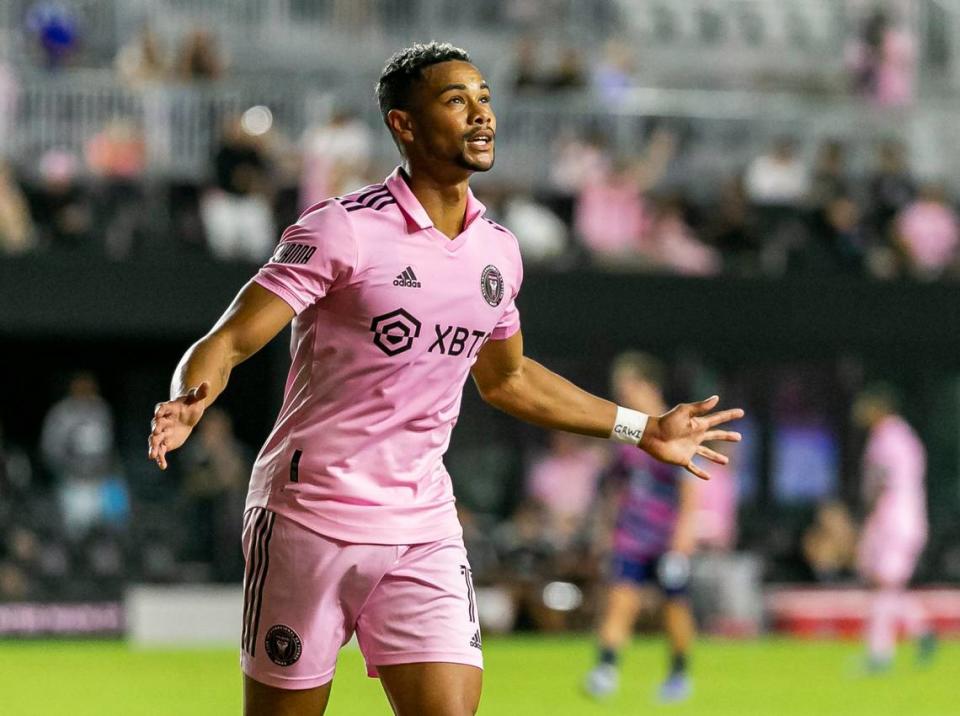 El delantero del Inter Miami Ariel Lassiter celebra tras anotar un gol ante contra el Tormenta FC, en el partido de la Copa de Estados Unidos, celebrado el 10 de mayo de 2022 en el DRV PNK Stadium en Fort Lauderdale, Florida.