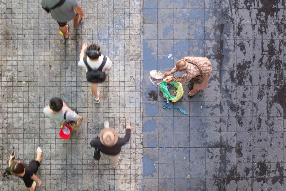 The 'Clicks and Shifts: Yahoo Singapore Digital Study' found a contrast between high and low-income households when it comes to tech adoption rates. (PHOTO: Getty Images)