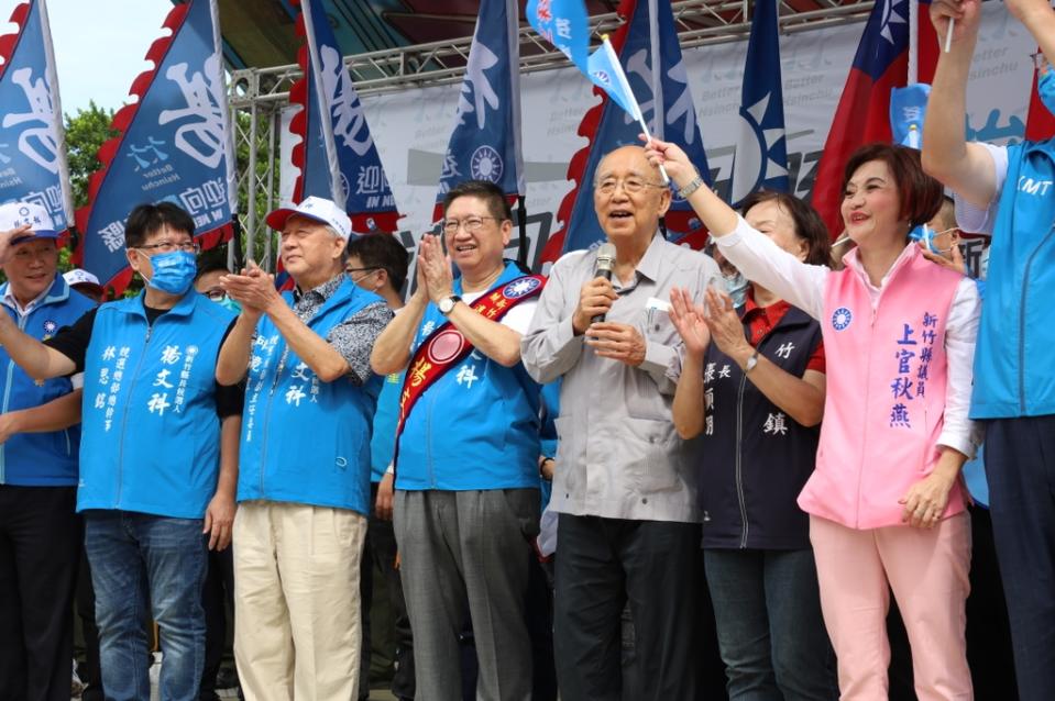 《圖說》前國民黨主席吳伯雄（右四）站台力挺，並說楊文科是老實人，務實又會做事。（圖／楊文科競選總部提供）