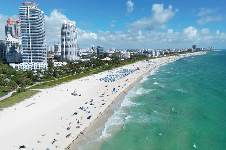 Los viajes de 15 de argentinas a Miami son habituales; ahora empezaron a sumarse los varones 