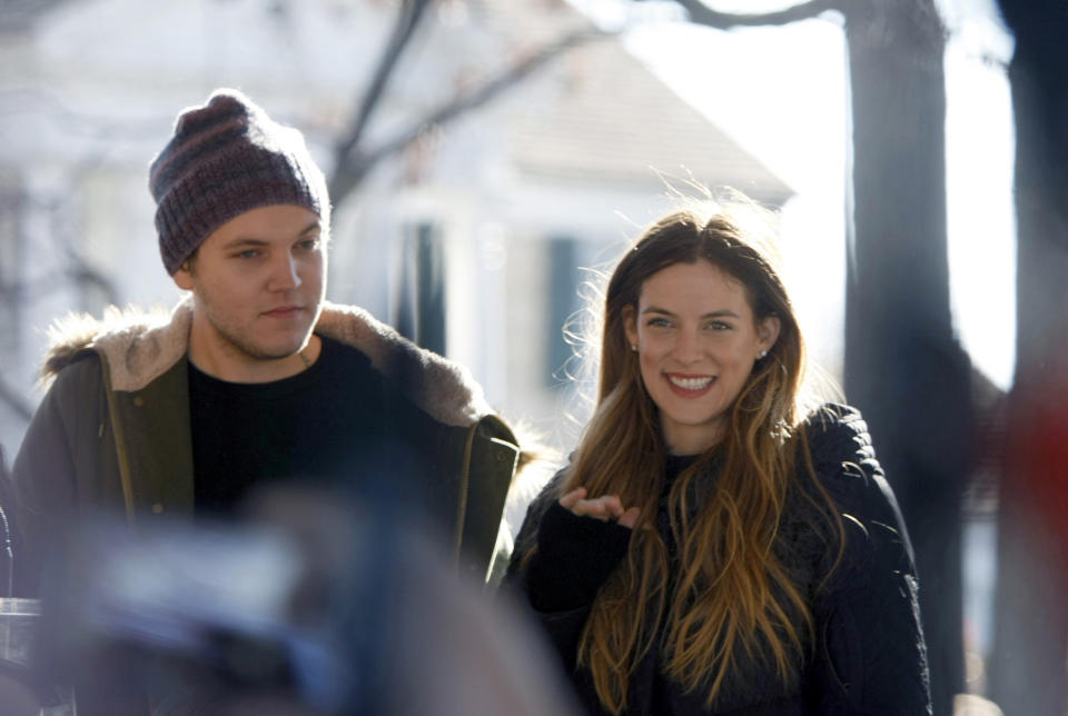 Elvis Presley's grandchildren Ben Keough (L) and Riley Keough stand in front of Graceland during a proclamation of Elvis Presley Day by Memphis and Shelby County officials at Graceland in Memphis, Tennessee January 8, 2015.  Over 1,000 fans from around the world braved freezing temperatures to celebrate what would have been the 80th birthday of the late singing legend.  REUTERS/Karen Pulfer Focht (UNITED STATES - Tags: ENTERTAINMENT SOCIETY)