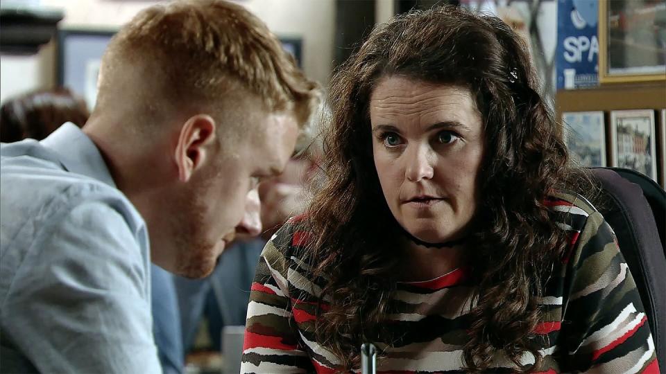 izzy armstrong has news for gary windass in coronation street