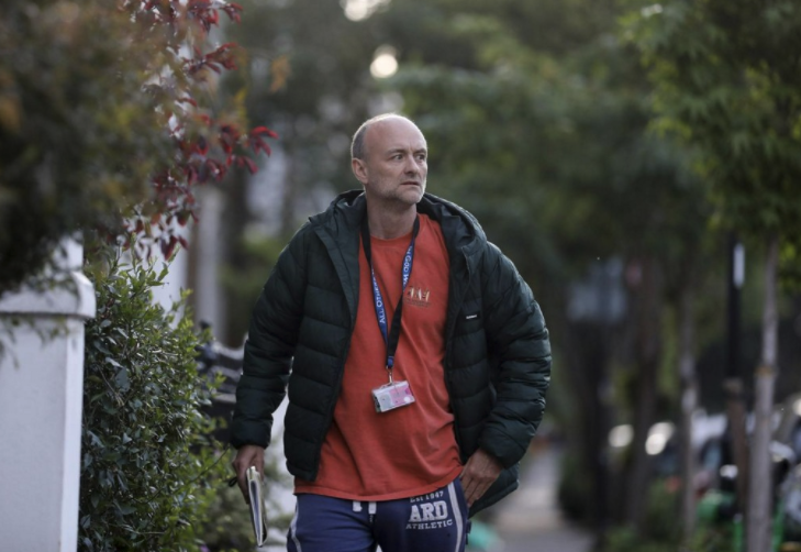 Dominic Cummings returns to his London home after crisis talks with Boris Johnson. Source: Reuters