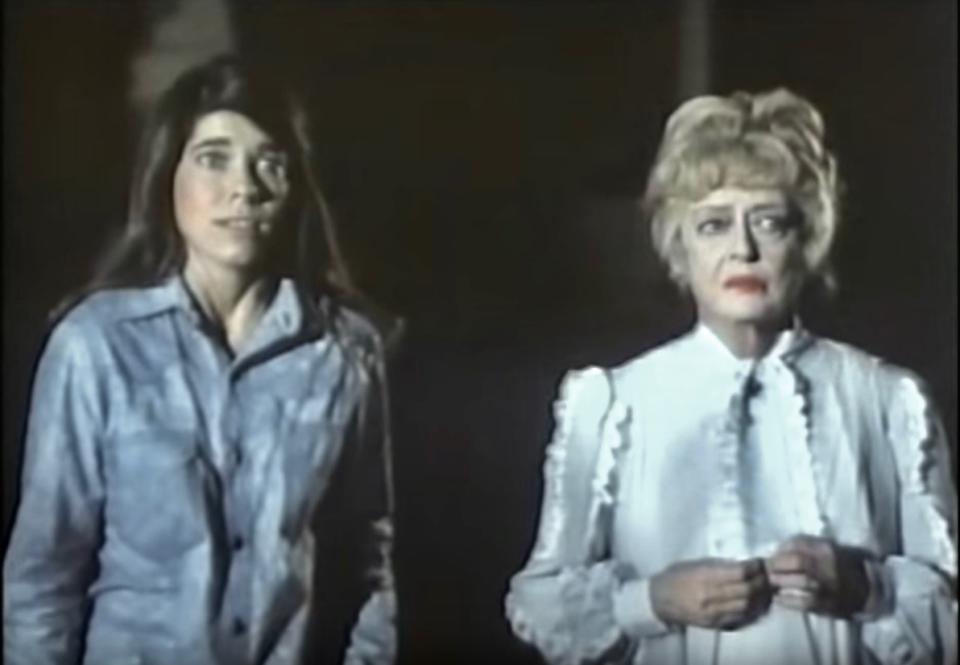 Peggy (Sian Barbara Allen) and Mrs. Elliot (Bette Davis) in Scream Pretty Peggy, a horror tv movie.