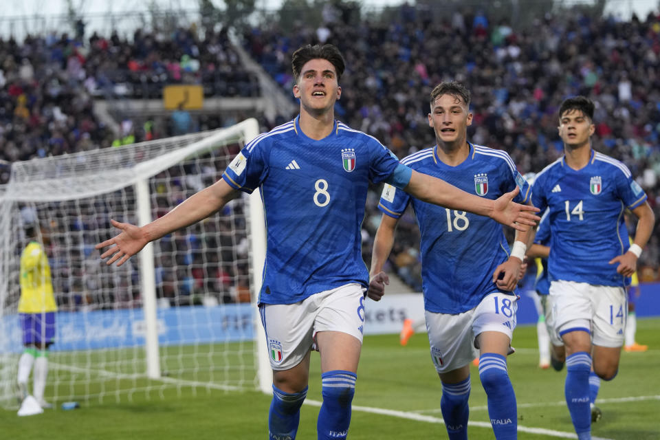 Italy's Cesare Casadei, left, celebrates with teammates after scoring his side's 2nd goal during a FIFA U-20 World Cup Group D soccer match against Brazil at the Mendoza Stadium in Mendoza, Argentina, Sunday, May 21, 2023. (AP Photo/Natacha Pisarenko)