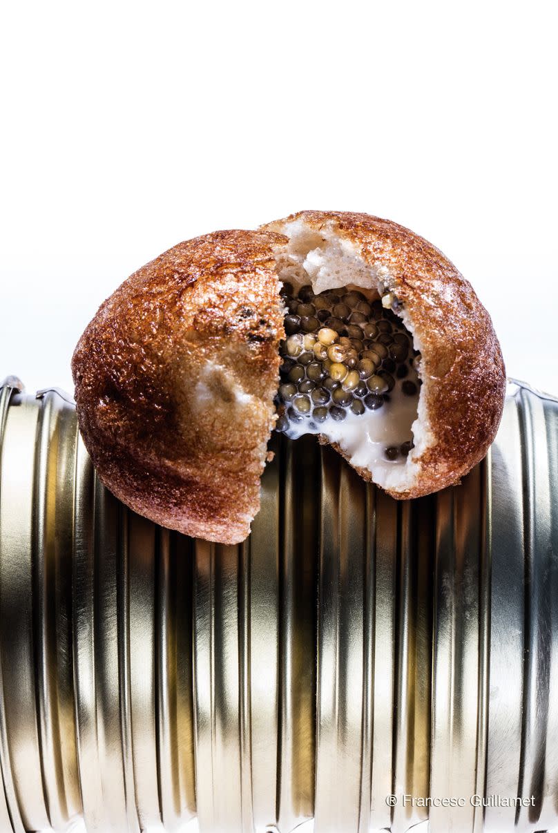 El donut relleno de caviar en Disfrutar