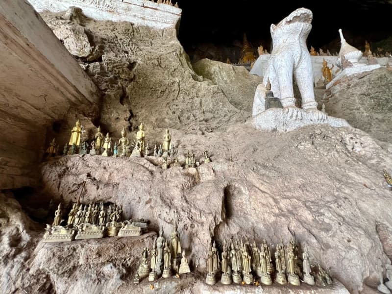 There are around 6,000 Buddha statues of various sizes in the two caves. Since the royal family introduced Buddhism as the national religion in the 16th century, worshippers have made pilgrimages to the caves every year and left Buddha statues there. Carola Frentzen/dpa