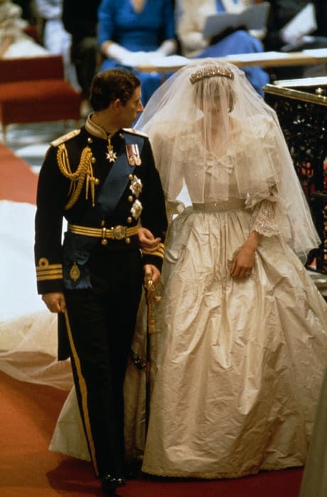 princess-diana-wedding-dress-aisle