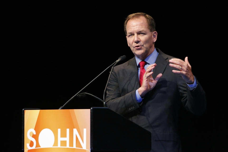 Paul Tudor Jones, founder and chief investment officer of Tudor Investment Corporation, speaks at the Sohn Investment Conference in New York, May 5, 2014. Jones on Monday recommended selling British government bonds later in the summer. Jones, speaking at the Sohn Investment Conference in New York, said that gilts, or British government bonds, would probably be a "decent sale" sometime in late summer. REUTERS/Eduardo Munoz (UNITED STATES - Tags: BUSINESS)