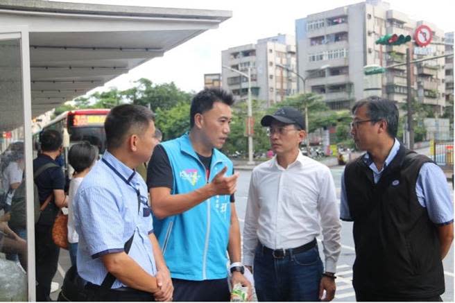 國民黨基隆市立委參選人林沛祥（左二）針對基市府113年預算表示，肯定市政團隊在年度預算的積極規畫。減少債務餘額展現出財政穩健、歲入增長和爭取到中央的支持也非常鼓舞人心。歲出項目的多樣性，有助於提高市民生活品質和城市競爭力。（本報資料照）