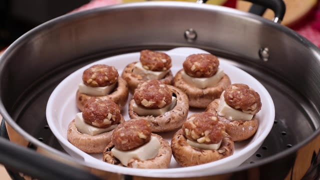 Stuffed portobello mushrooms with Japanese tofu and minced pork in steamer