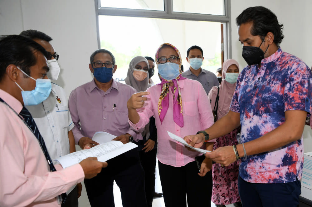 Khairy Jamaluddin at the Dewan Kompleks Islam Rantau vaccination centre in Seremban, June 22, 2021. — Bernama pic