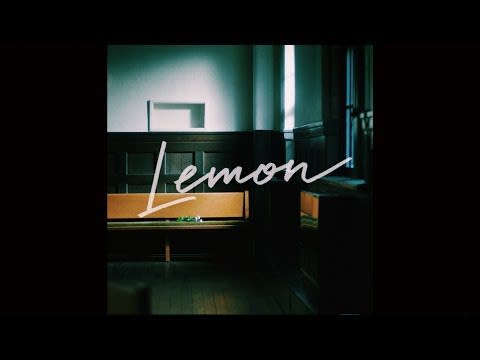 <h3>5位 《Lemon》米津玄師</h3> <p>《Lemon》是米津玄師在2018所推出的第八張單曲，也是他為日劇《Unnatural》量身打造的歌曲，整首歌與《Unnatural》的劇情環環相扣。而歌詞中不斷提到「失去」的痛苦，其實，米津玄師在創作這首歌時，他的祖父去世了，也讓他寫出這首「對我來說，你的死讓我很難過」的曲子，深深地將對於失去的痛苦寫進歌裡。米津玄師除了是創作歌手之外，他同時也身兼插畫家、攝影師、作曲家與舞者等身份，而他如此廣泛的才能範圍也讓他被樂評人封為「十年難得一見的創作天才」。而一向有著「不上電視節目」堅持的他，也在主辦方的鄭重邀請下，即將在今年《第69屆NHK紅白歌唱大賽》中以連線的方式演出《Lemon》。</p> <p><a href="https://www.youtube.com/watch?v=SX_ViT4Ra7k" rel="nofollow noopener" target="_blank" data-ylk="slk:See the original post on Youtube;elm:context_link;itc:0;sec:content-canvas" class="link ">See the original post on Youtube</a></p> <cite>米津玄師@Youtube</cite>