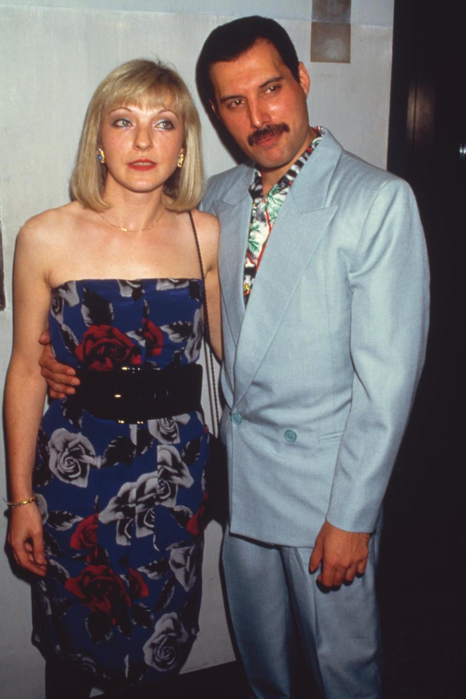 Freddie Mercury (1946 - 1991) with his friend Mary Austin at an after-party for Queen’s Wembley concerts, Kensington Roof Gardens, London, 12th July 1986 (Getty Images)