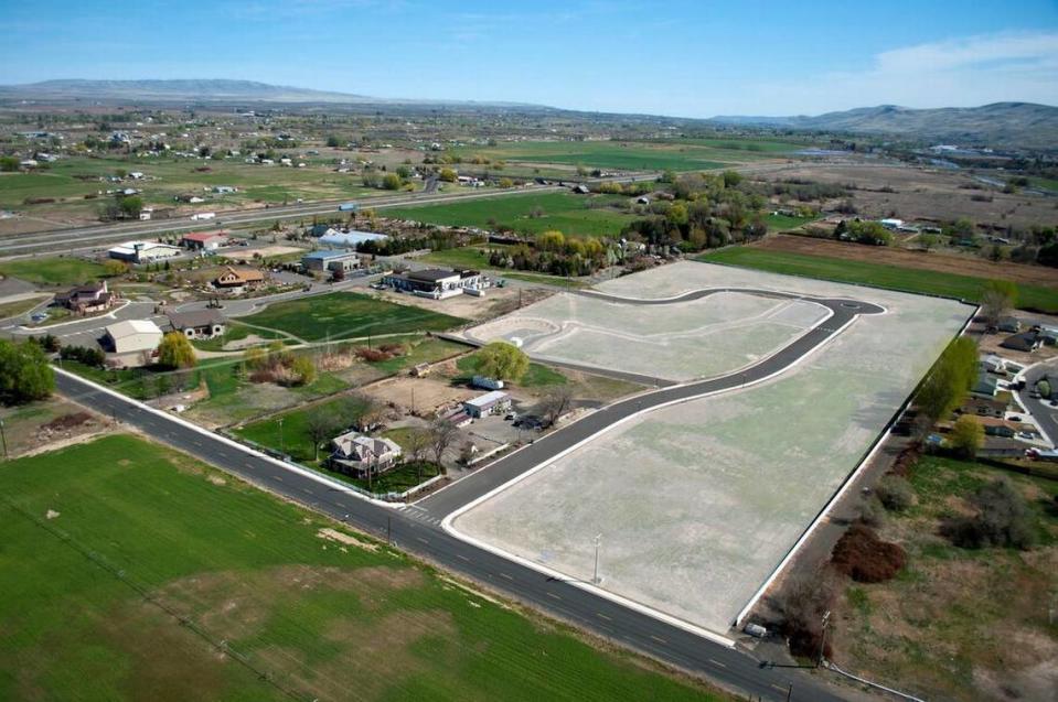 Enodav Wine Company of Grandview will build a winery and tasting room at Vinters Village in Prosser after purchasing a site from the Port of Benton.