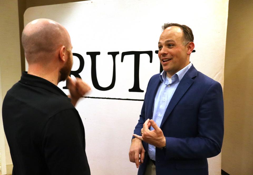 Matt Schultz, right, an Iowa co-chairman for the Vivek 2024 campaign, talks to a forum attendee after the Family Leader’s Thanksgiving Family Forum in Des Moines, Iowa, on Friday, Nov. 17, 2023. | Sam Benson, Deseret News