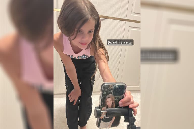 Al igual que Wanda Nara, su hija Francesa también luce una foto en la funda de su celular