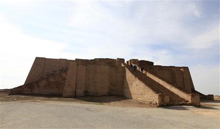 People stand on the steps of the Ziggurat of Ur ruins near Nassiriya, 300 km (186 miles) southeast of Baghdad, January 23, 2014. REUTERS/Ahmed Saad