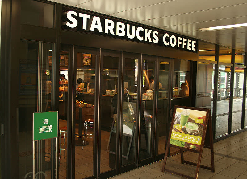 Jim Cramer on Starbucks(NASDAQ:SBUX): New CEO is a ‘Turnaround Artist’; Buy More Shares on Weakness